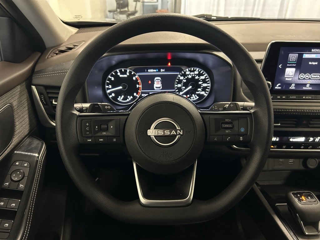 Used 2023 Nissan Rogue SV image 9