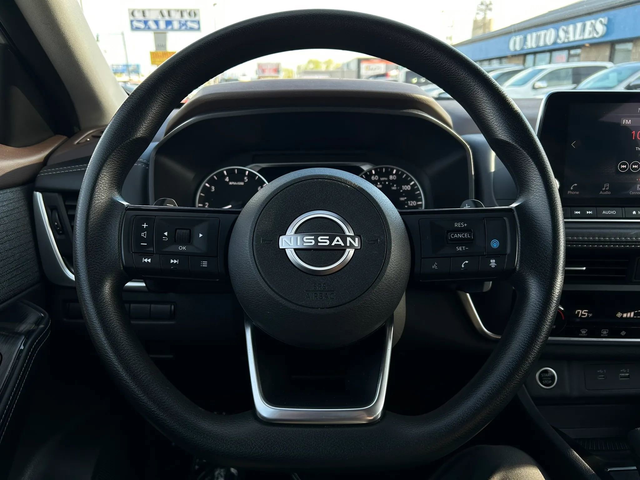 Used 2023 Nissan Rogue SV image 10