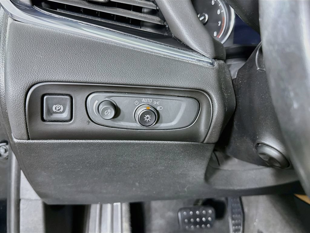 Used 2018 Buick Enclave Premium AWD/4WD image 21