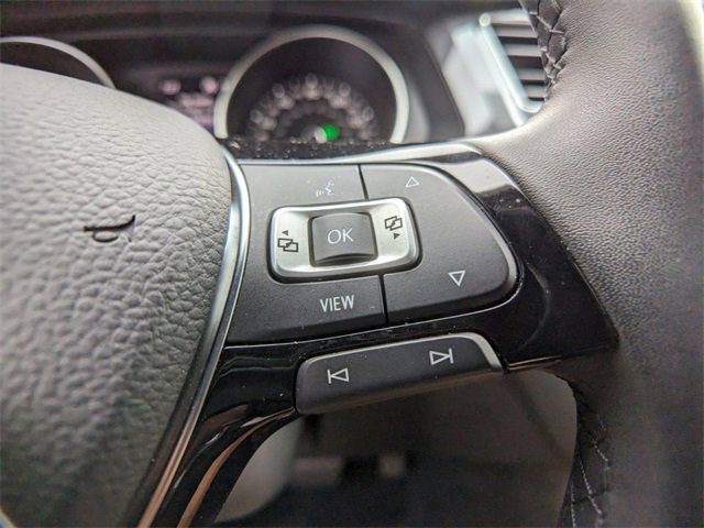 Used 2020 Volkswagen Tiguan SE w/ Panoramic Sunroof Package image 27