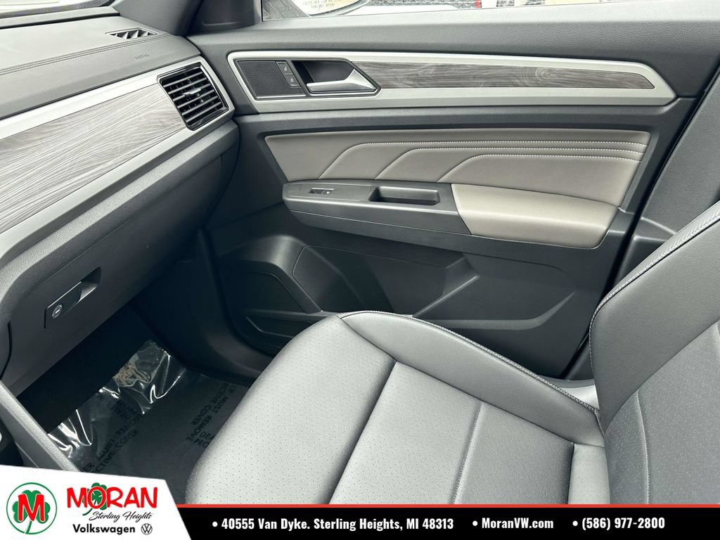 Certified 2023 Volkswagen Atlas Cross Sport SE w/ Panoramic Sunroof Package AWD/4WD image 33