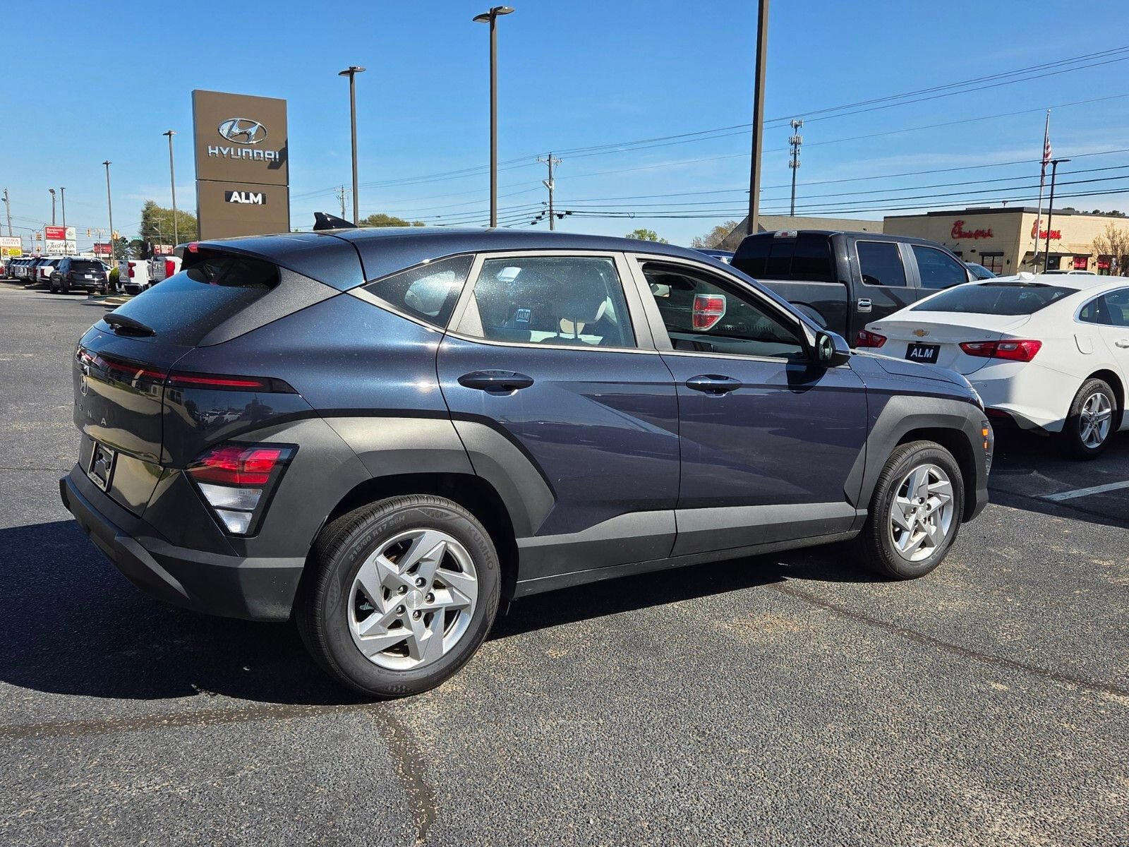 Used 2025 Hyundai Kona SE image 12
