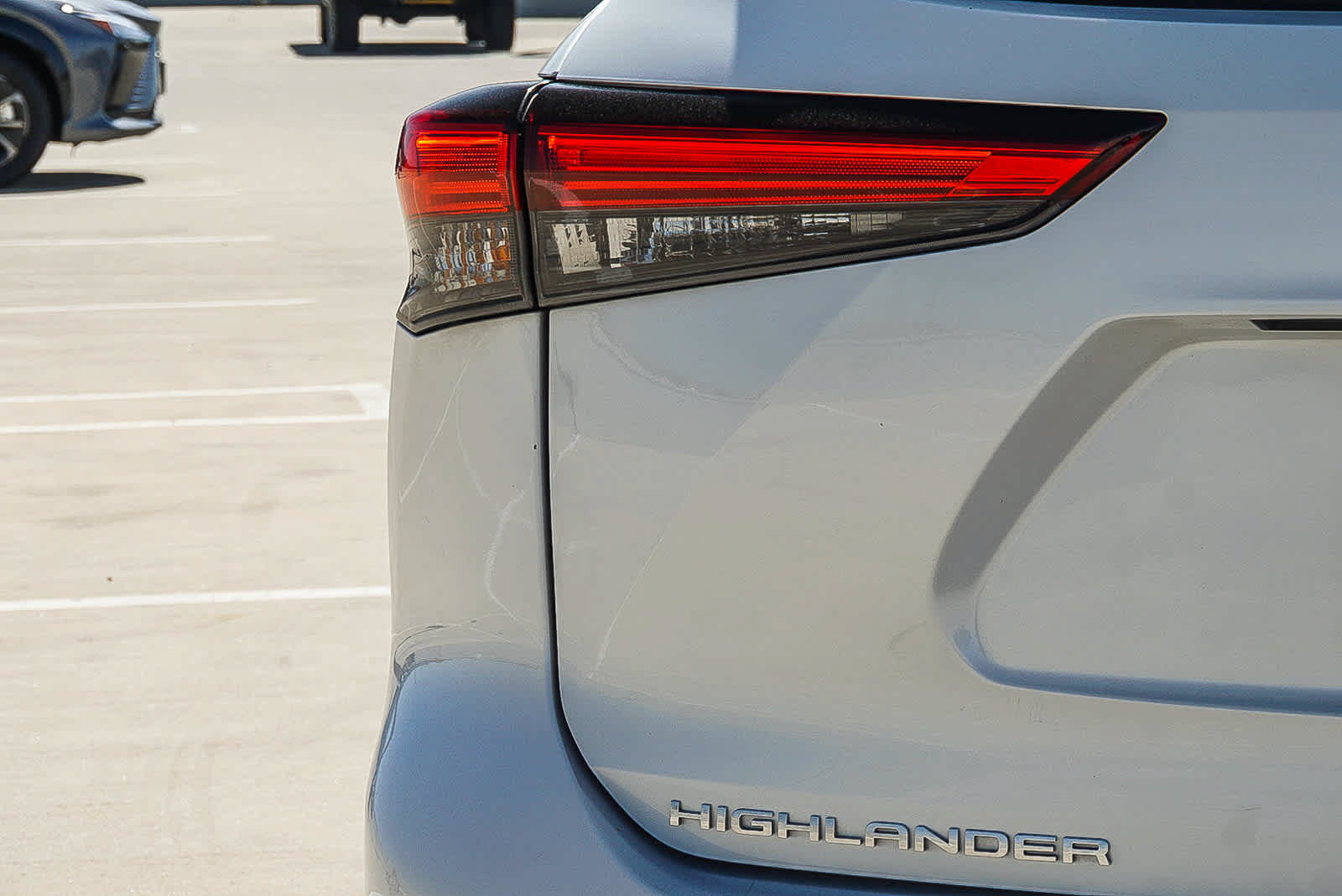 Used 2023 Toyota Highlander XLE FWD image 11