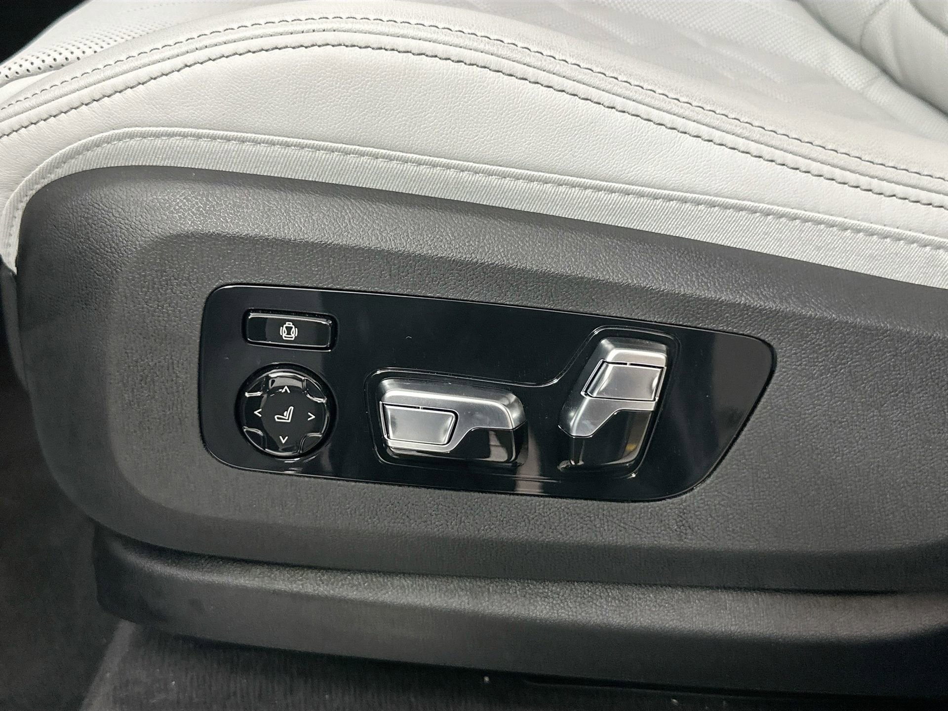 New 2026 BMW X7 xDrive40i w/ M Sport Package image 19