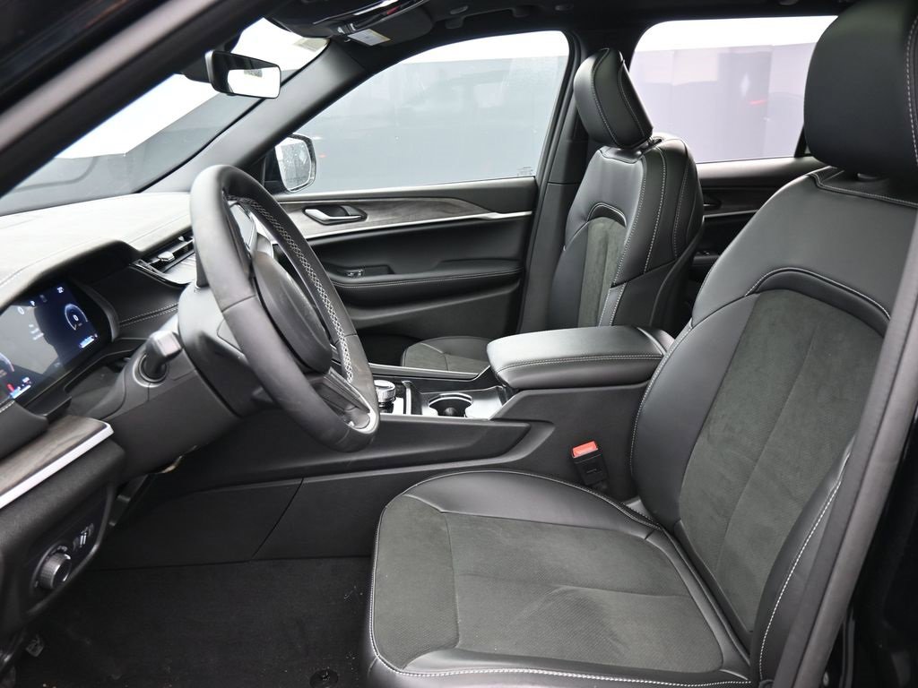 New 2026 Jeep Grand Cherokee Laredo image 10