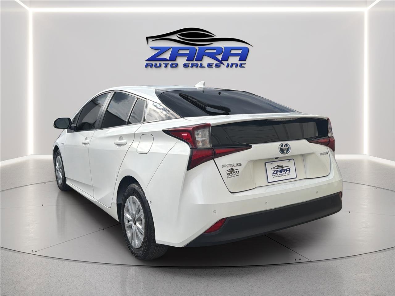 Used 2019 Toyota Prius LE w/ Carpet Mat Package FWD image 5