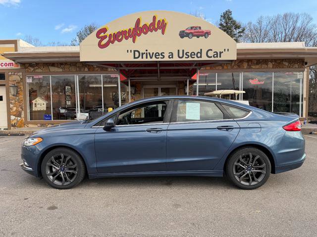 Used 2018 Ford Fusion SE w/ Equipment Group 201A image 2