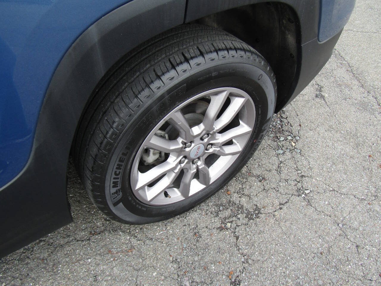 Used 2024 GMC Terrain SLT AWD/4WD image 34