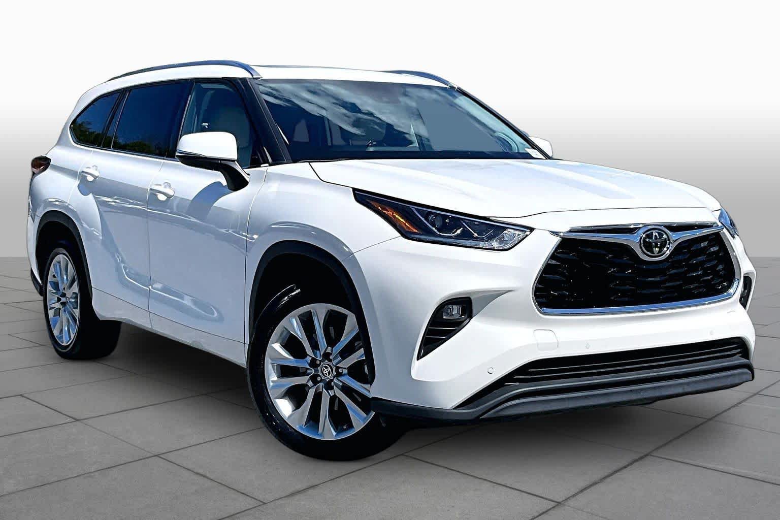 Used 2020 Toyota Highlander Limited FWD image 3