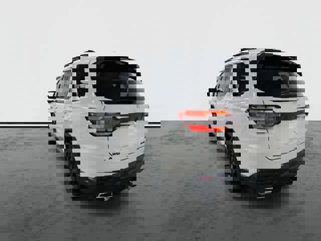 Used 2025 Honda Pilot Black Edition image 2