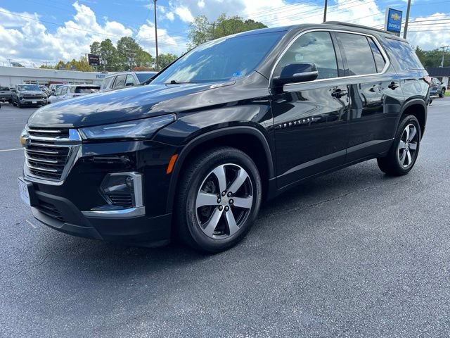 Used 2023 Chevrolet Traverse LT w/ LT Premium Package AWD/4WD image 4