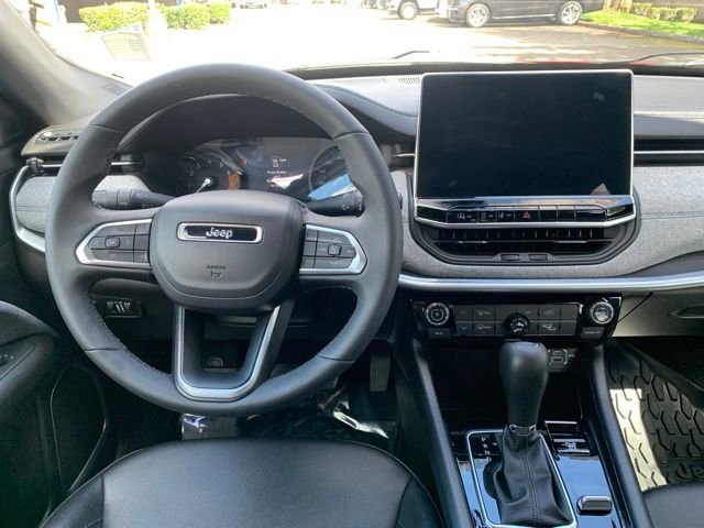 Used 2024 Jeep Compass Latitude image 13