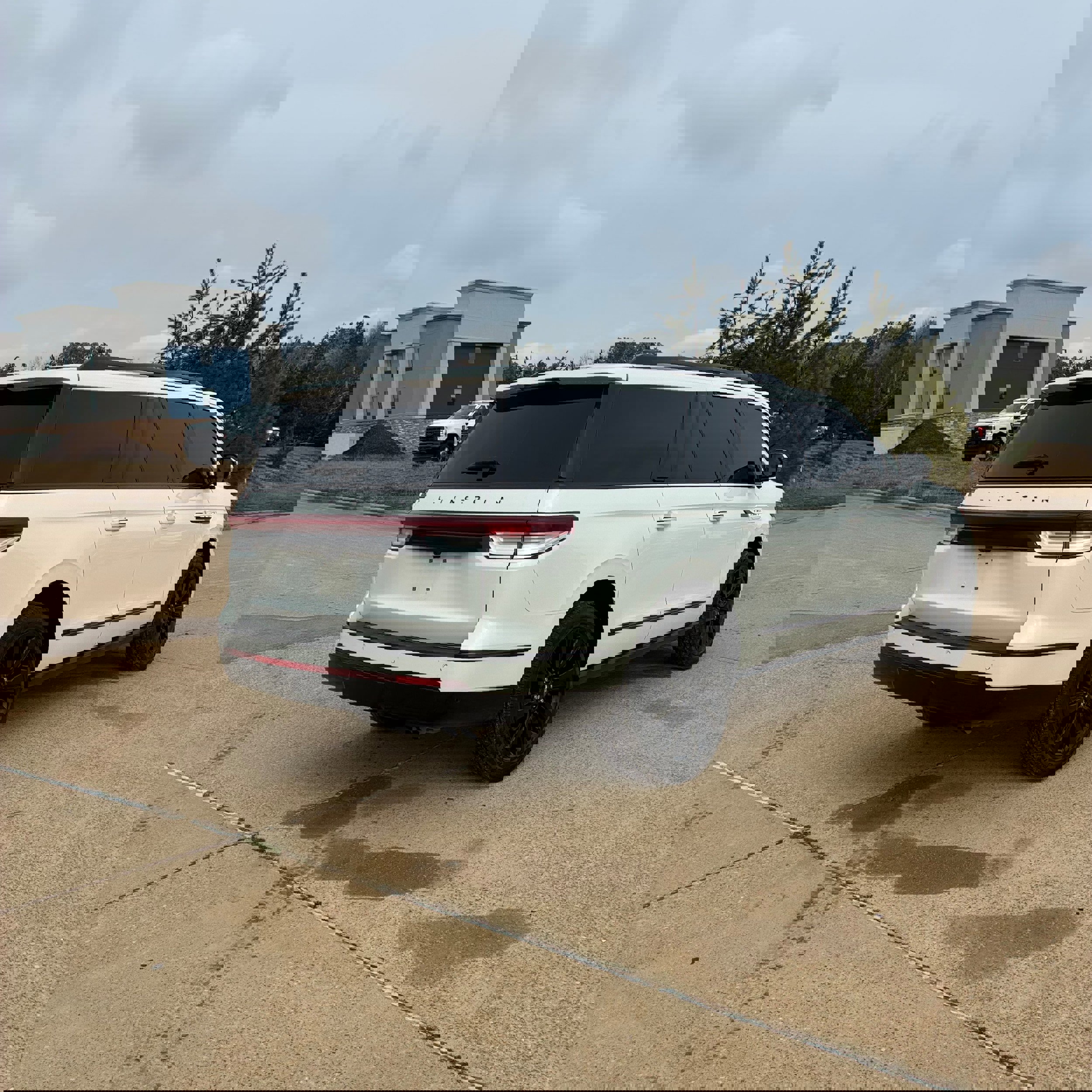 Used 2023 Lincoln Navigator L Reserve image 5