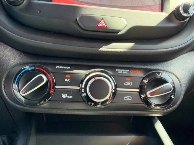 Certified 2025 Kia Soul LX w/ LX Technology Package FWD image 20