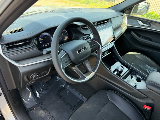 New 2026 Jeep Grand Cherokee Altitude AWD/4WD image 11