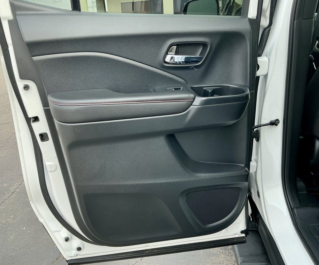Used 2025 Honda Ridgeline Black Edition image 32