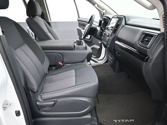 Used 2022 Nissan Titan SV image 14