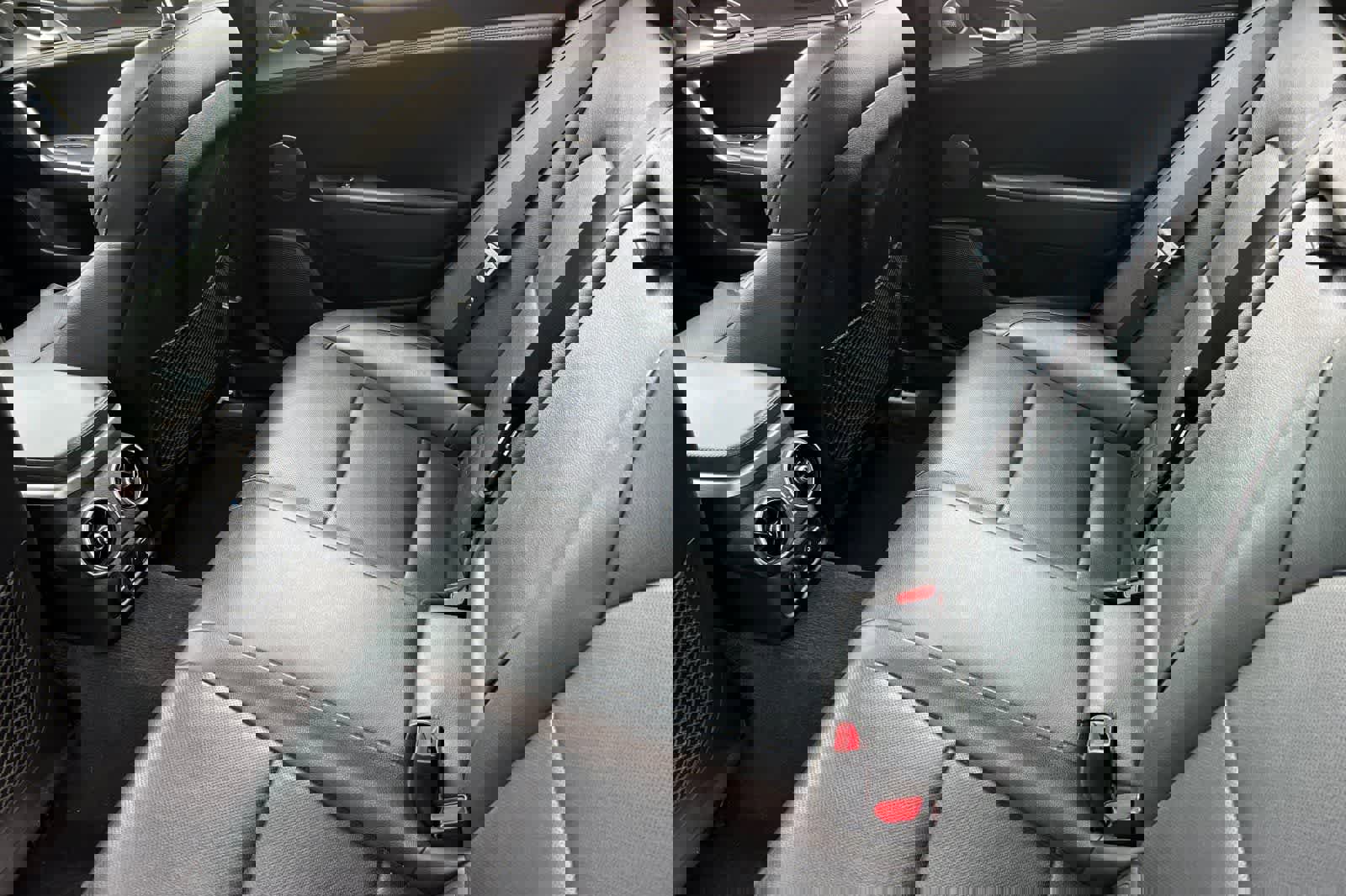 Used 2018 Kia Stinger GT1 image 5