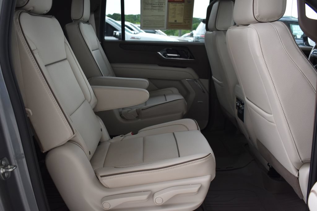 Used 2026 GMC Yukon XL Denali w/ Sun & Power Step Package AWD/4WD image 16