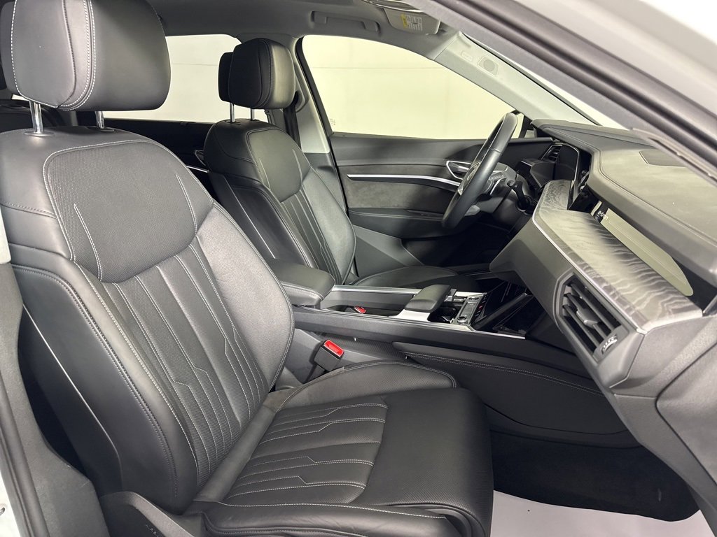 Used 2021 Audi e-tron Prestige w/ Prestige Package image 12