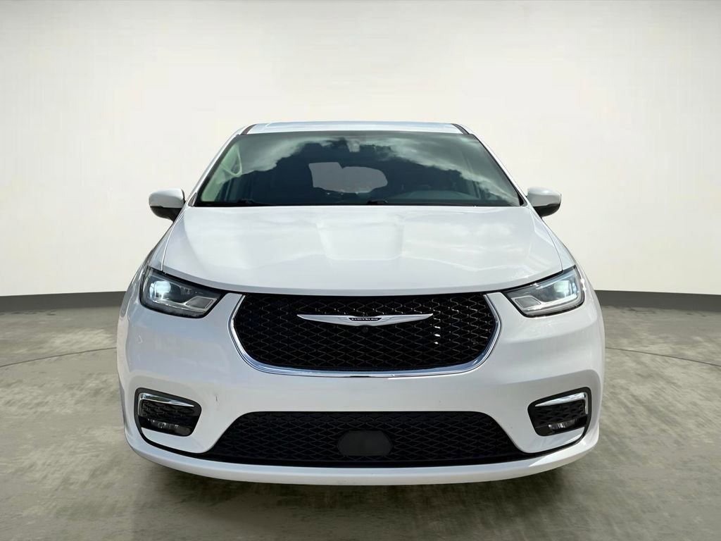 Used 2023 Chrysler Pacifica Touring-L image 12