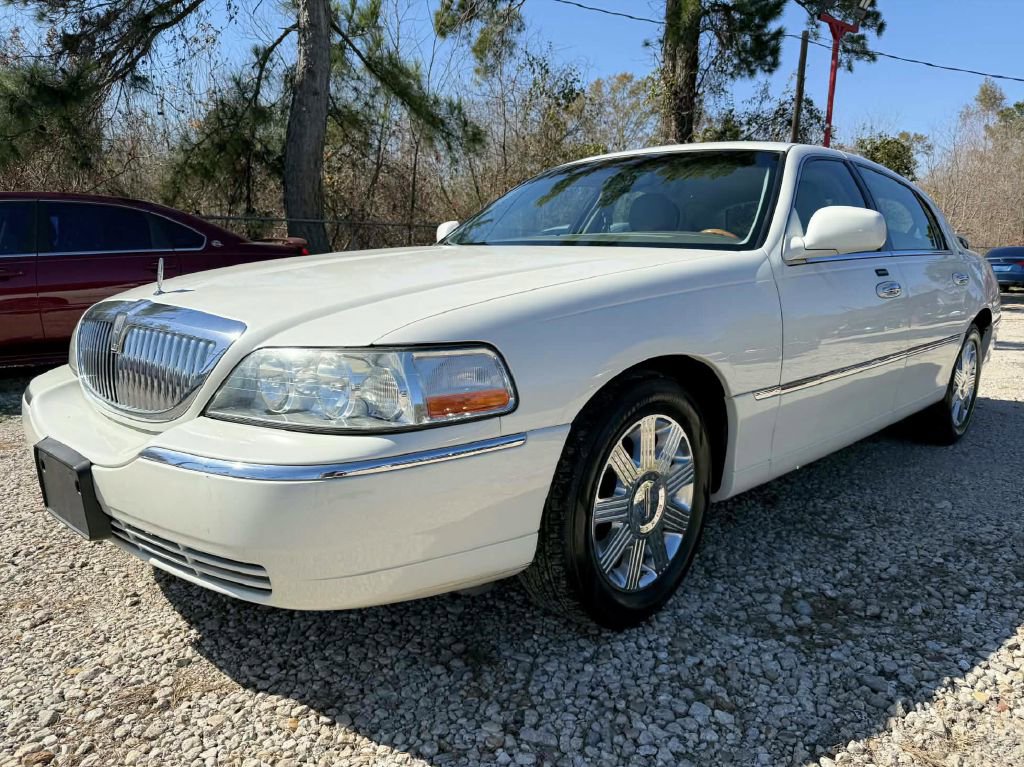 Used 2004 Lincoln Town Car Ultimate RWD image 1