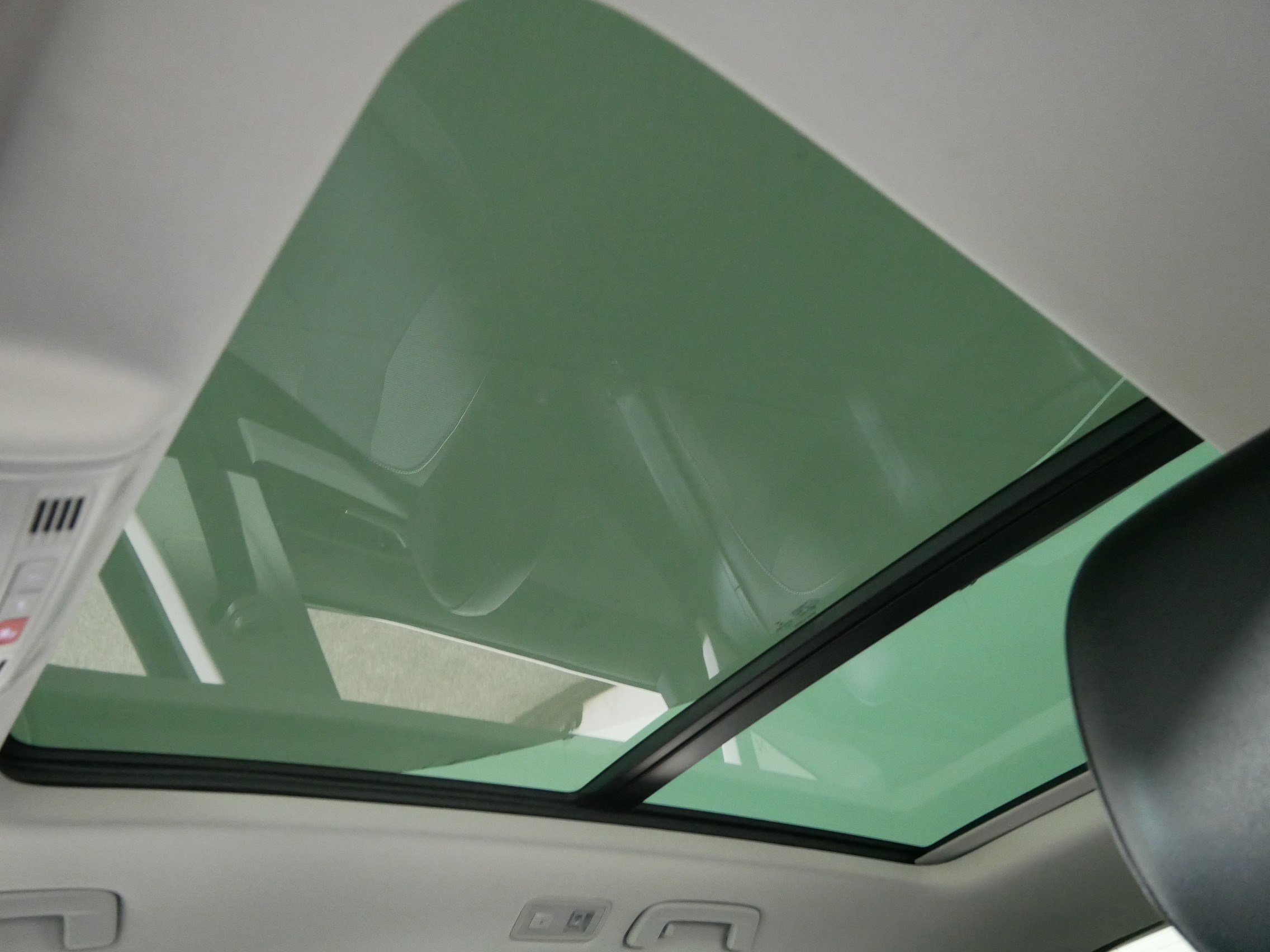 Certified 2022 Volkswagen Taos SE w/ Panoramic Sunroof Package image 31