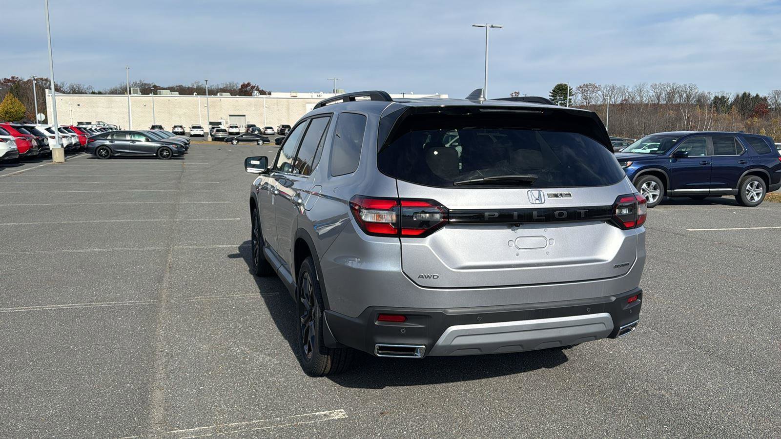 New 2025 Honda Pilot Touring image 8