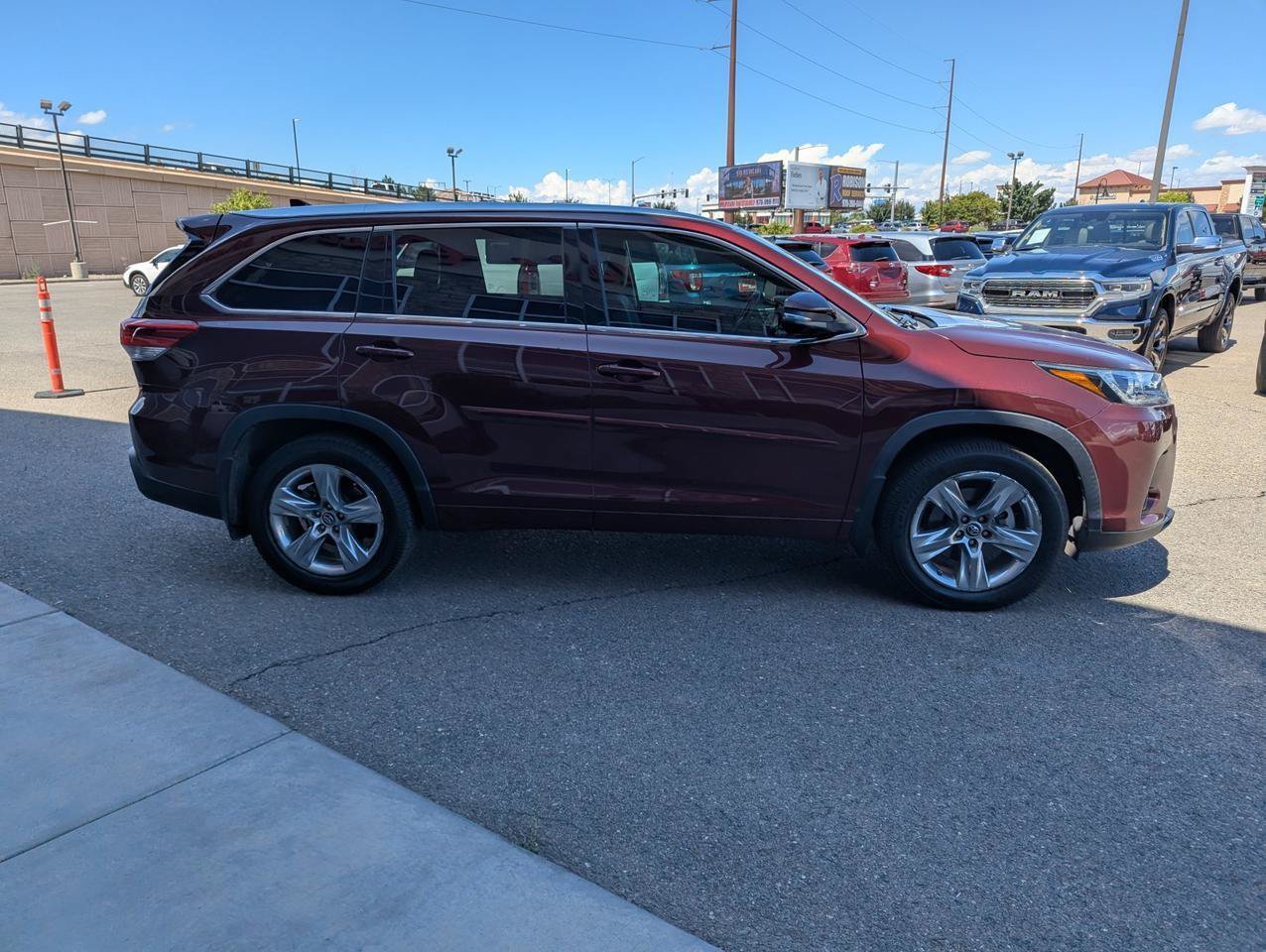 Used 2017 Toyota Highlander Limited AWD/4WD image 7