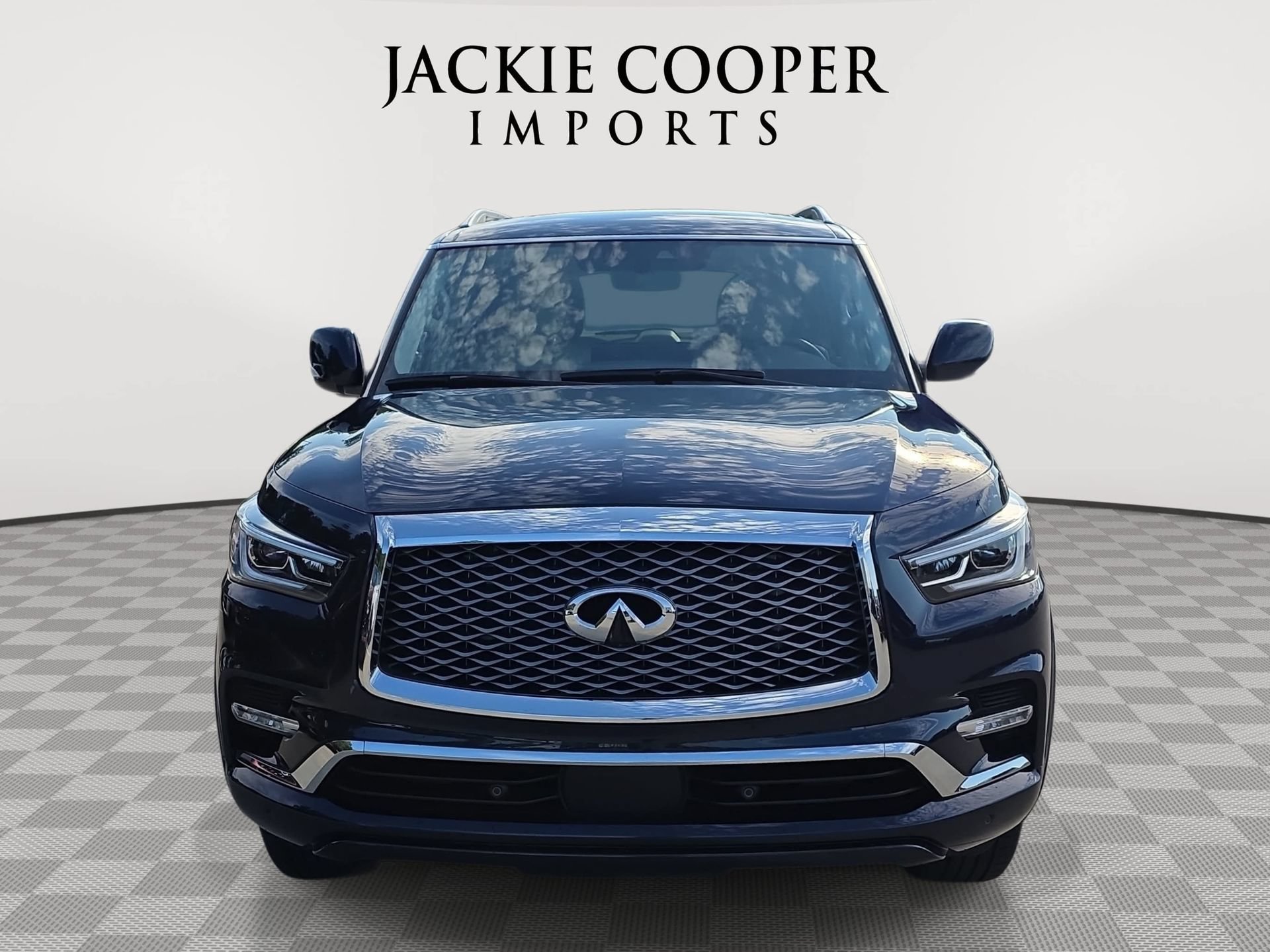 Used 2022 INFINITI QX80 Luxe w/ Cargo Package AWD/4WD image 2