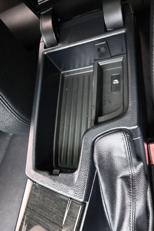 Used 2018 BMW 330e image 23