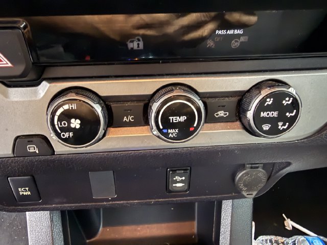 Used 2018 Toyota Tacoma SR w/ SR Convenience Package RWD image 12