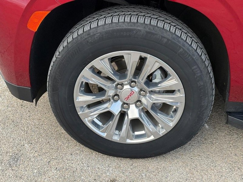 Used 2023 GMC Yukon XL Denali image 10