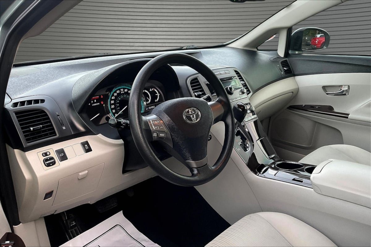 Used 2009 Toyota Venza w/ Convenience Pkg FWD image 16