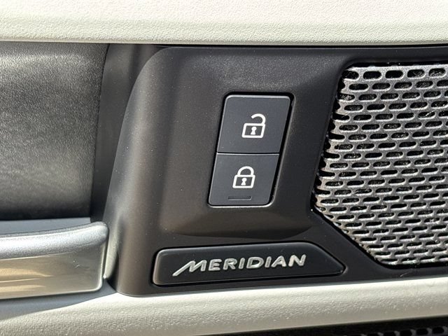 Used 2023 Land Rover Defender 90 S AWD/4WD image 23