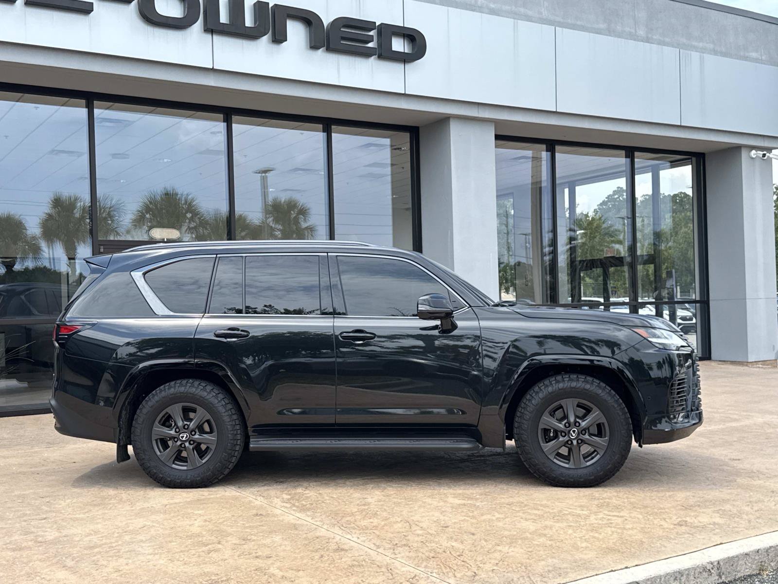 Certified 2025 Lexus LX 700h Overtrail w/ Accessory Package (Z1) AWD/4WD image 10