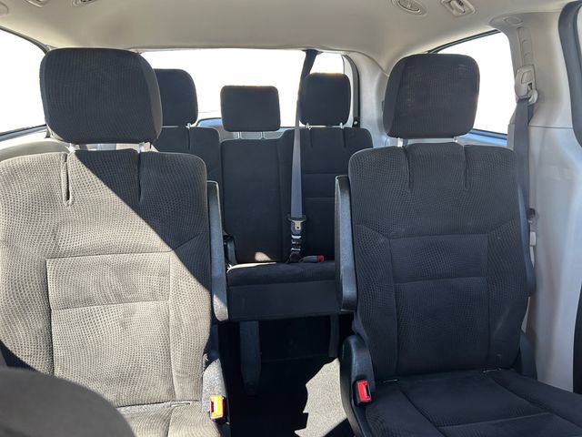 Used 2019 Dodge Grand Caravan SE w/ UConnect Hands-Free Group image 18