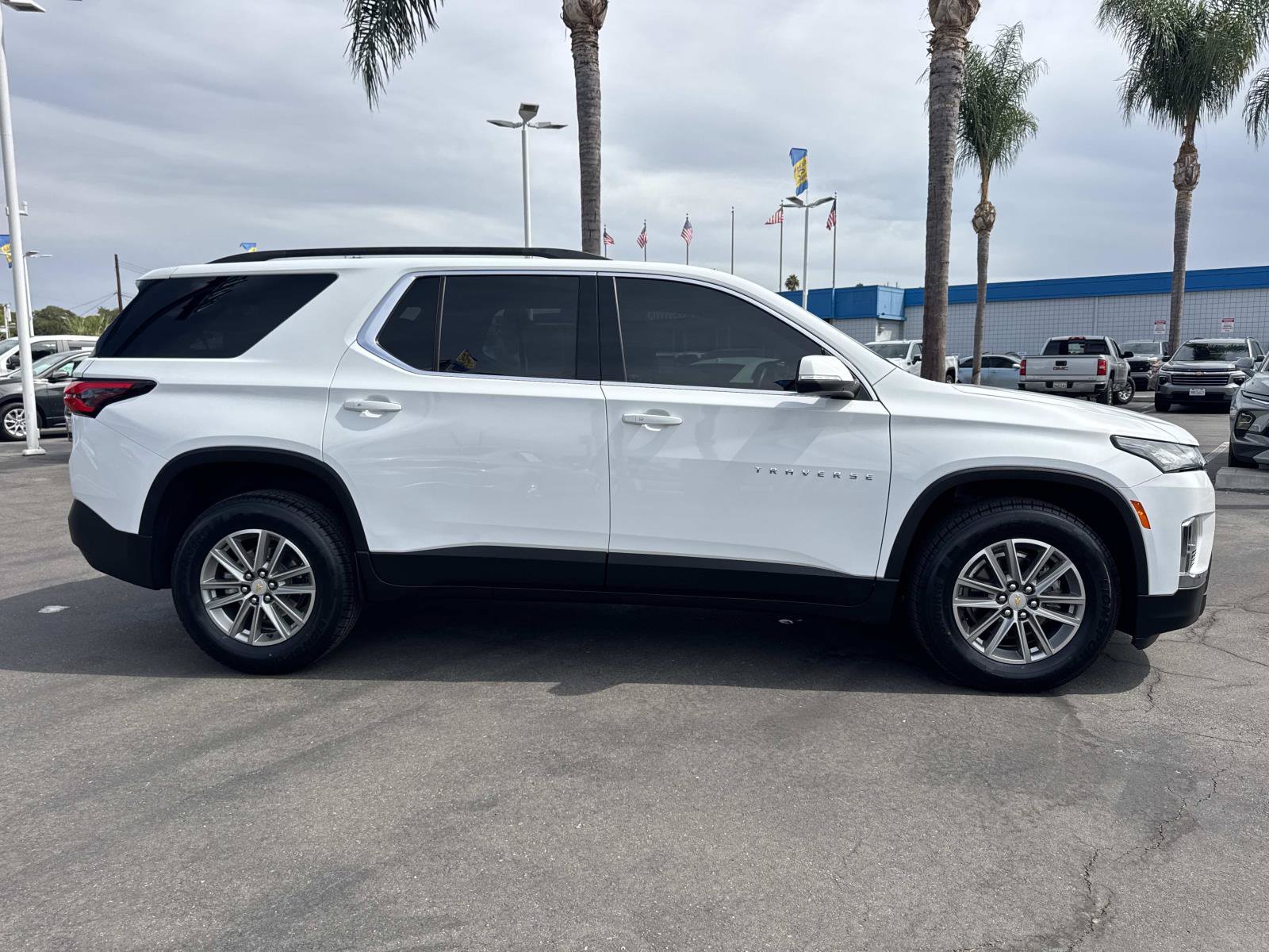 Used 2023 Chevrolet Traverse LT FWD image 4