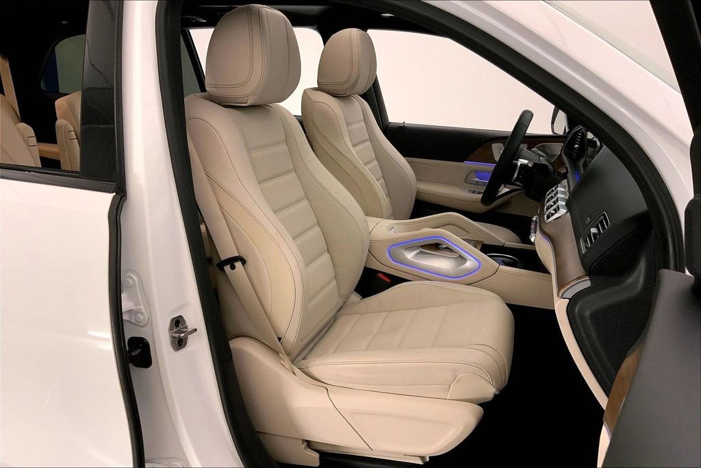 Used 2024 Mercedes-Benz GLS 450 4MATIC image 6