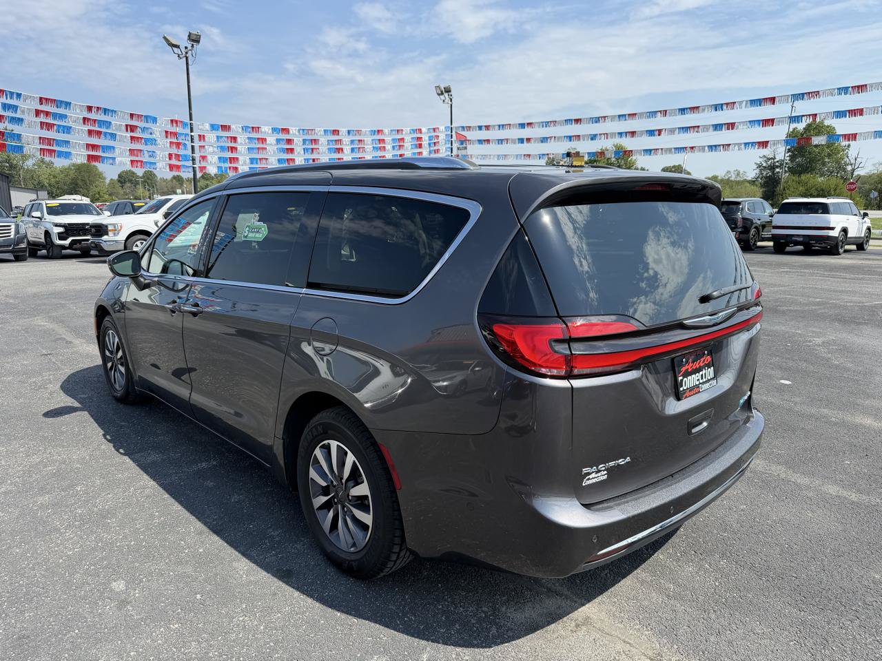 Used 2021 Chrysler Pacifica Touring-L FWD image 7