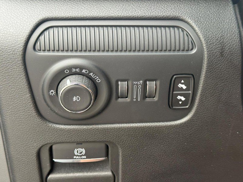 Used 2024 Jeep Wagoneer L Series II w/ Flexible Seating Group AWD/4WD image 24