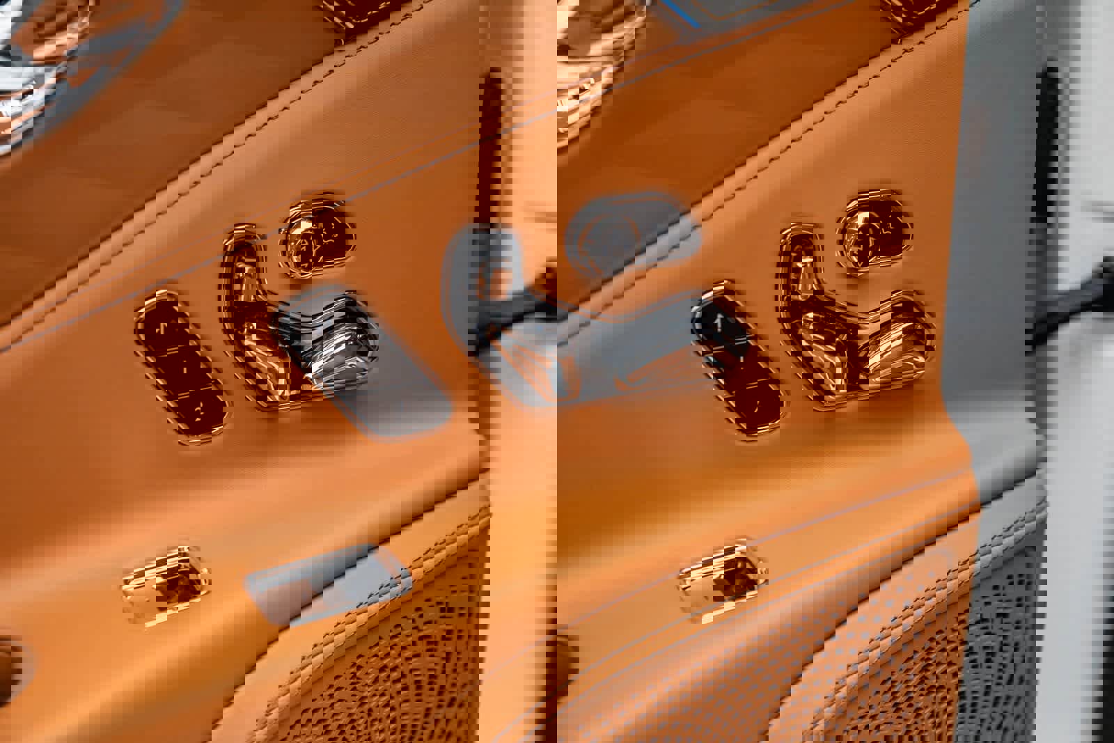 Used 2023 Bentley Flying Spur W12 image 43