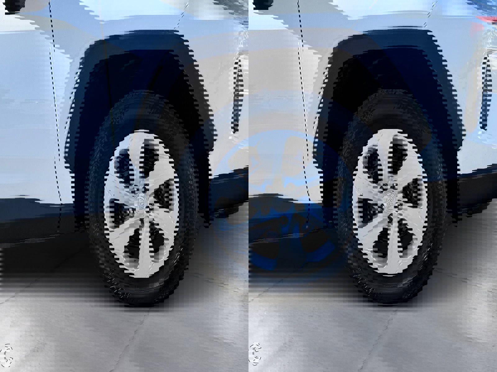 Used 2024 Toyota RAV4 LE image 8