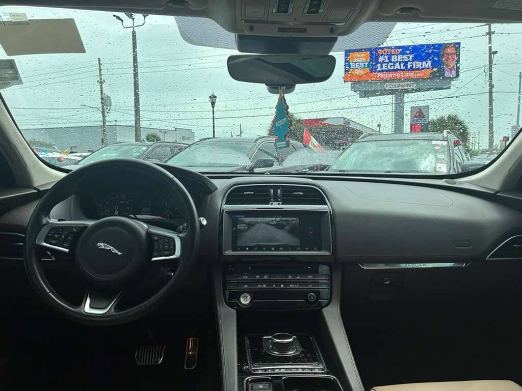 Used 2019 Jaguar F-PACE Prestige AWD/4WD image 12