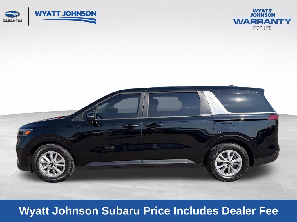 Used 2024 Kia Carnival LX FWD image 4