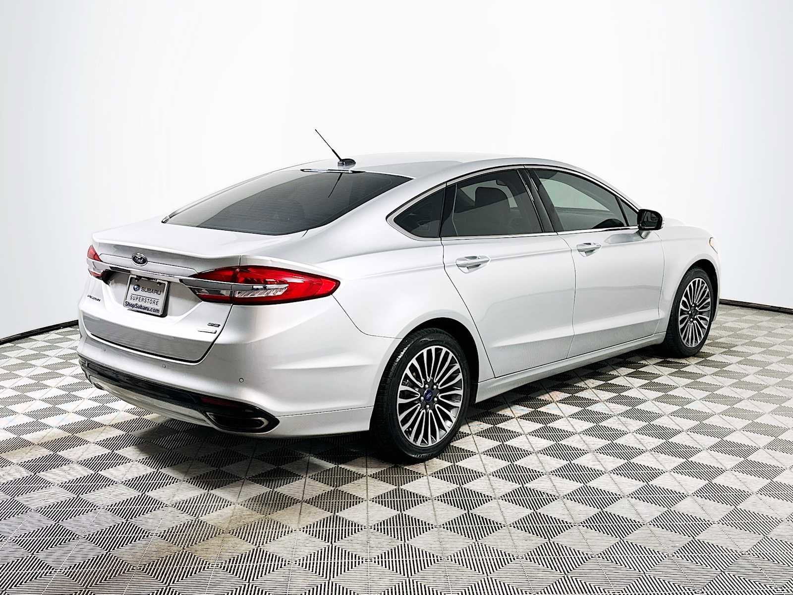 Used 2017 Ford Fusion SE w/ Fusion SE Technology Package image 7