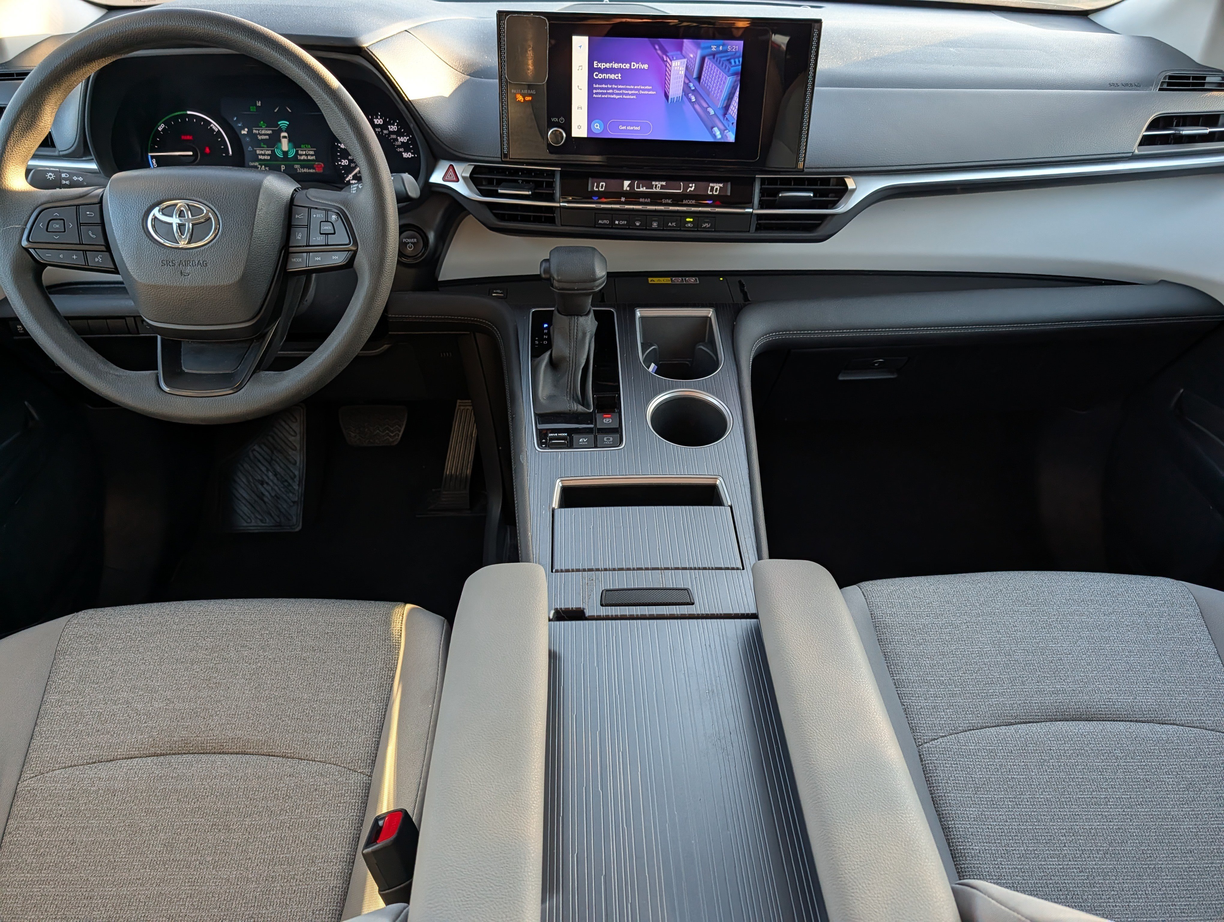 Used 2025 Toyota Sienna LE FWD image 10