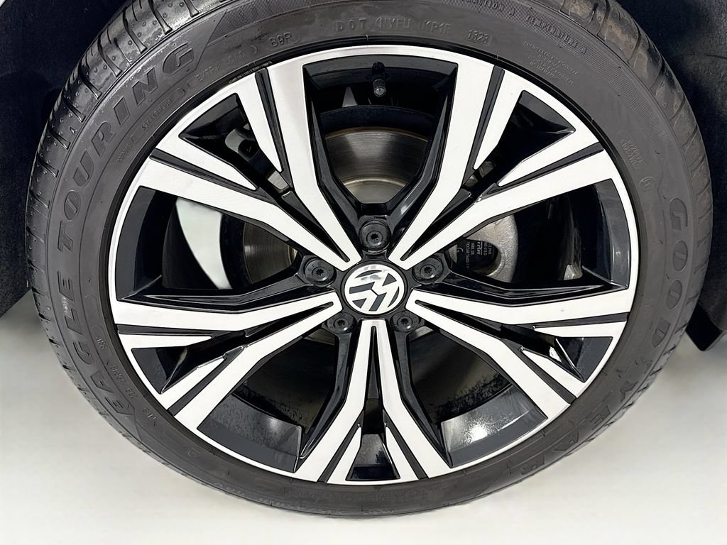Used 2020 Volkswagen Passat 2.0T SEL FWD image 32