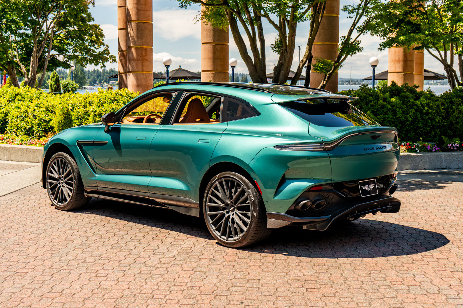 Used 2023 Aston Martin DBX 707 AWD/4WD image 2