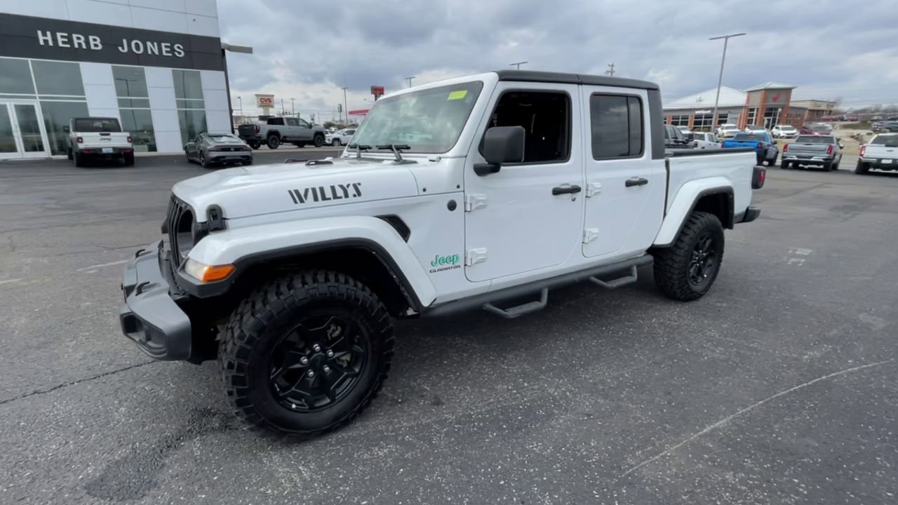 Used 2022 Jeep Gladiator Willys AWD/4WD image 4